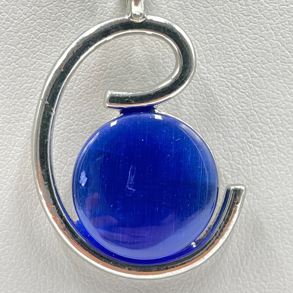 Vintage Y2K Cobalt Blue Cat Eye Cabochon Silver Tone Swirl Pendant Necklace